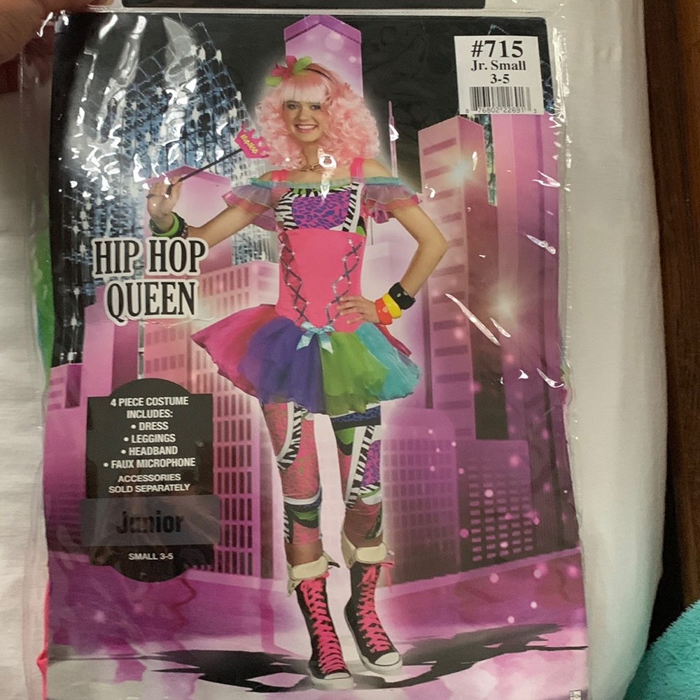 1 Hip hop queen costume NWT